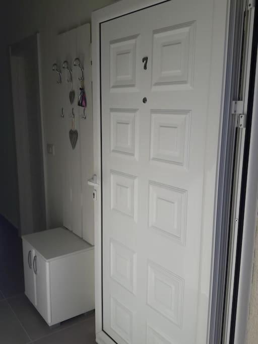 2Br Apartment With Pool Kotor Ngoại thất bức ảnh